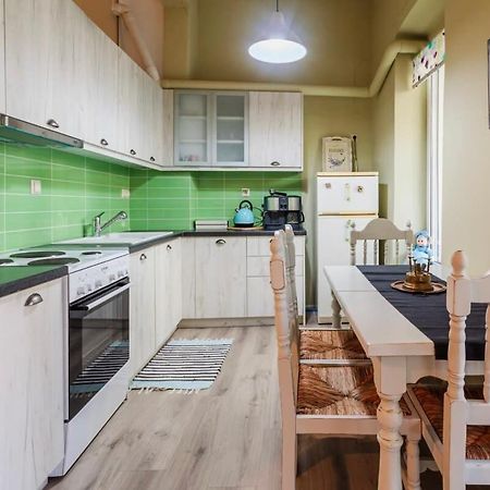 Kalamata Rose Nest - Urban Comfy Escape ภายนอก รูปภาพ