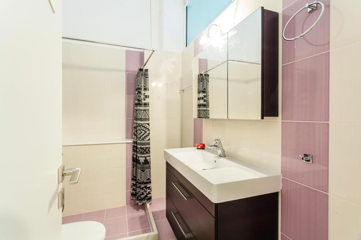 Kalamata Rose Nest - Urban Comfy Escape ภายนอก รูปภาพ