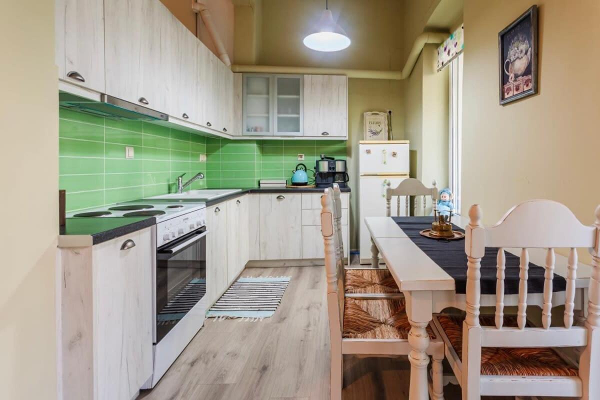 Kalamata Rose Nest - Urban Comfy Escape ภายนอก รูปภาพ
