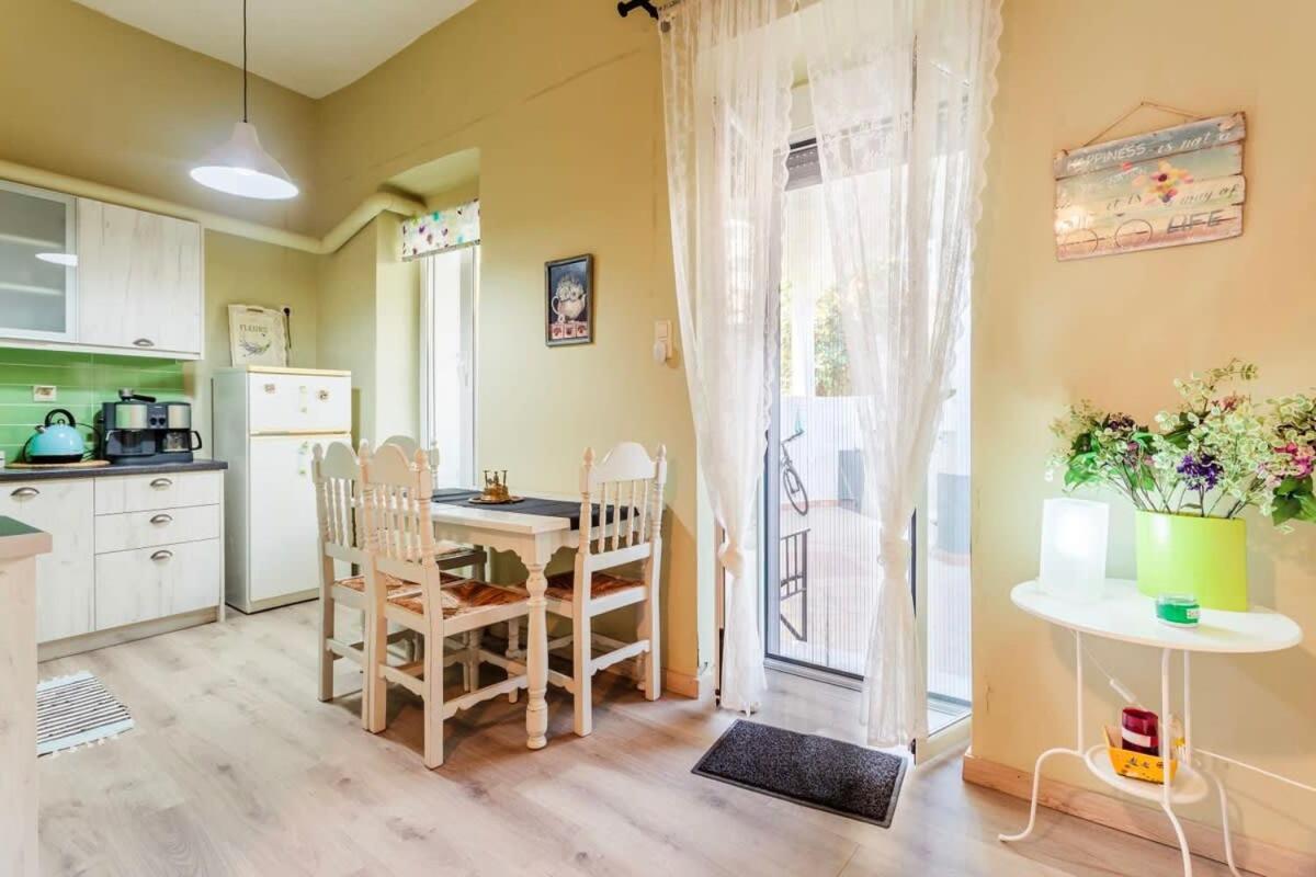 Kalamata Rose Nest - Urban Comfy Escape ภายนอก รูปภาพ