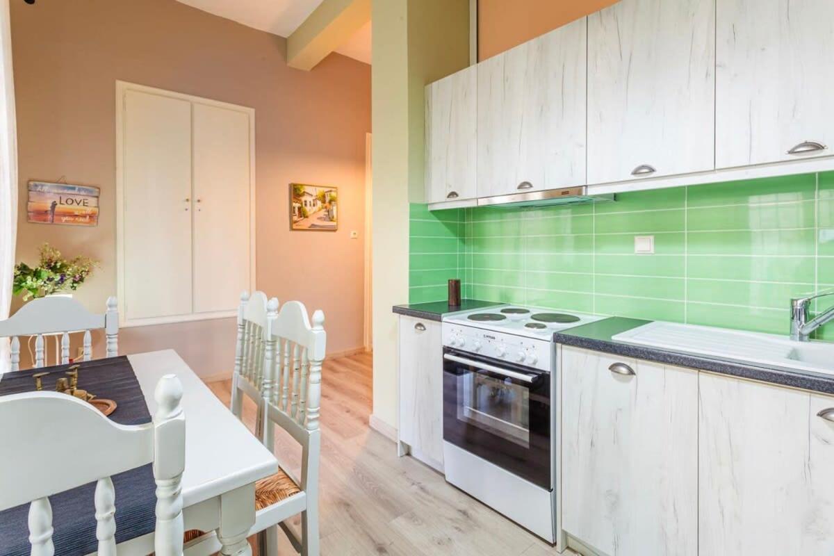 Kalamata Rose Nest - Urban Comfy Escape ภายนอก รูปภาพ