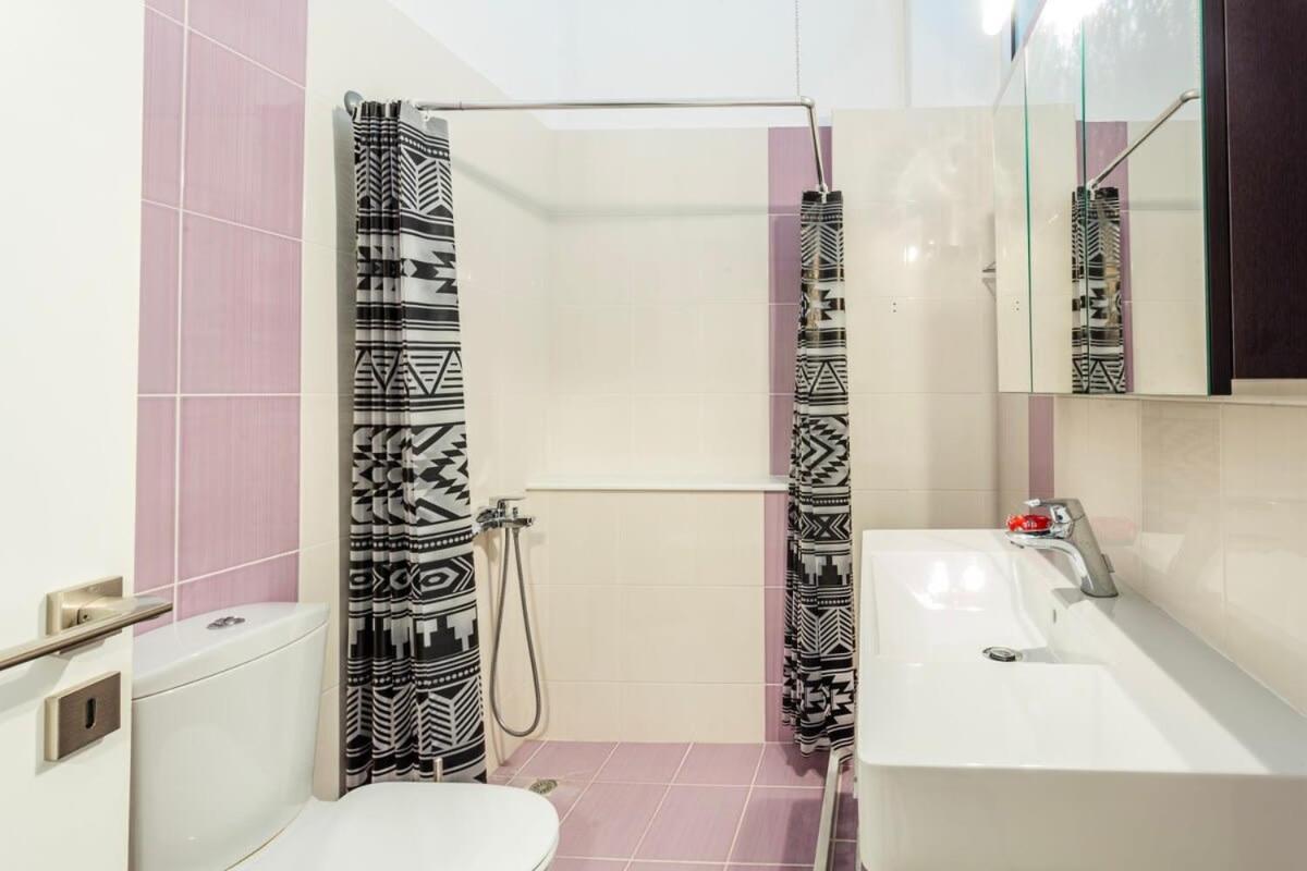 Kalamata Rose Nest - Urban Comfy Escape ภายนอก รูปภาพ