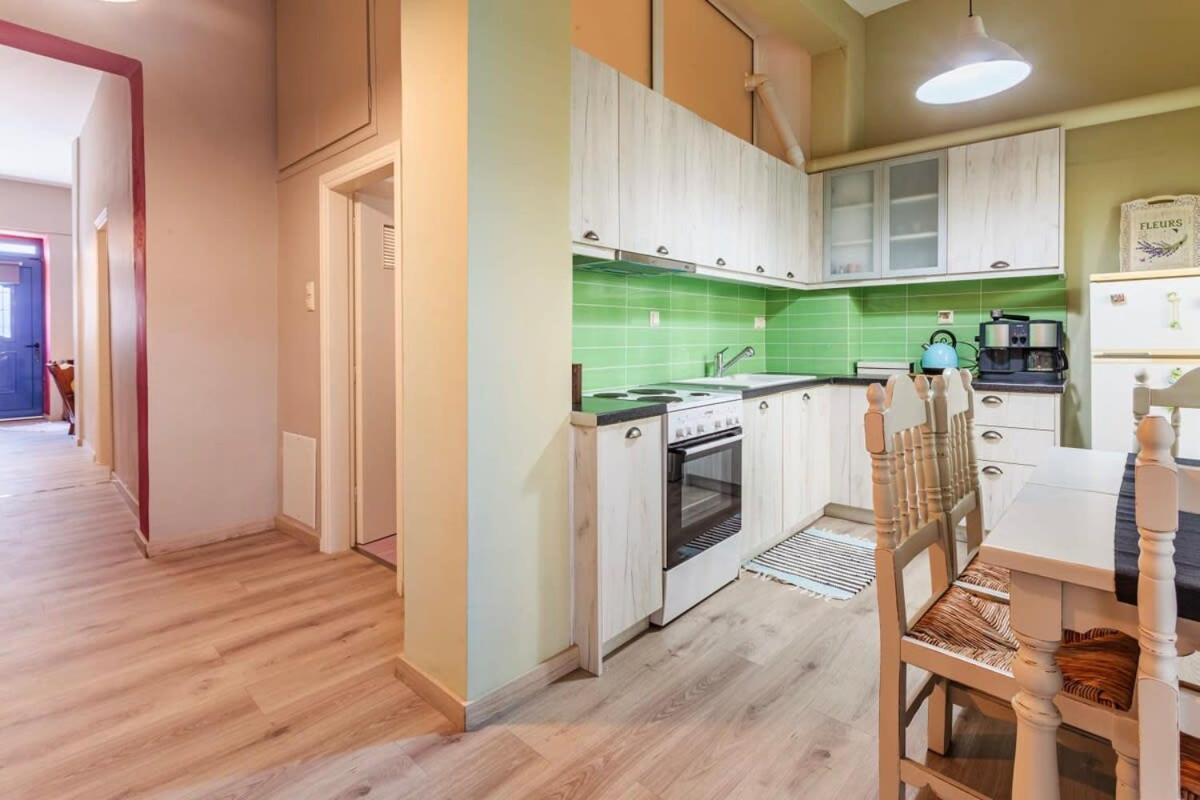 Kalamata Rose Nest - Urban Comfy Escape ภายนอก รูปภาพ